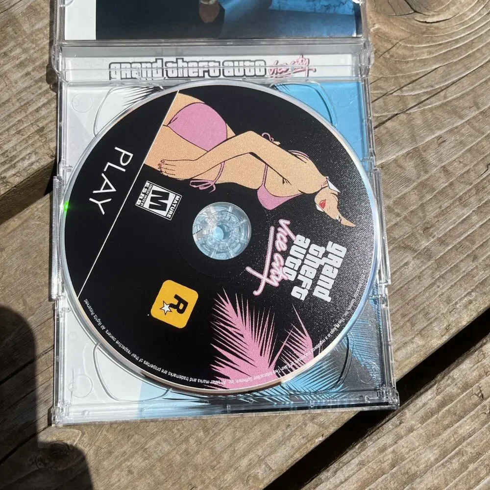 Grand Theft Auto Vice City 2 Disc PC Game Windows 98/2000/ME/XP